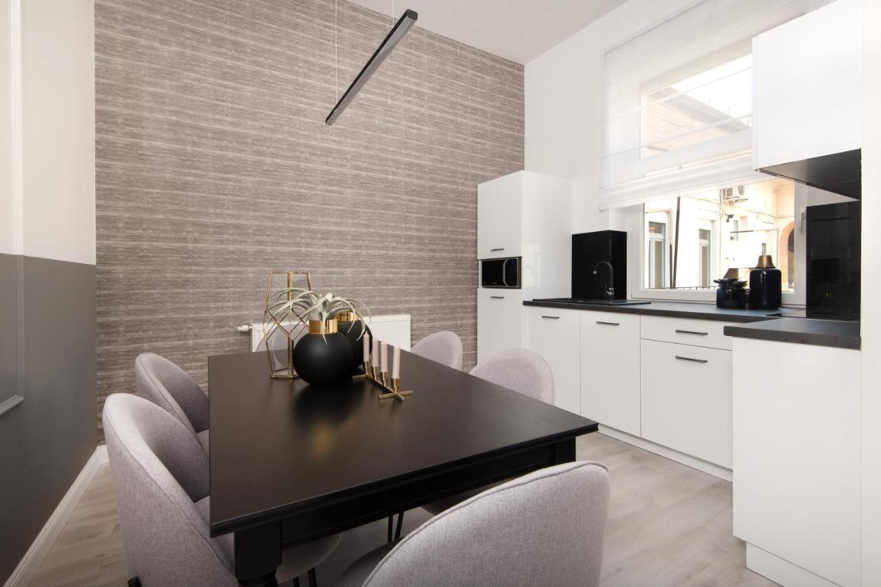 Hollo 3 Bedroom Downtown Apartment Budapest Bagian luar foto
